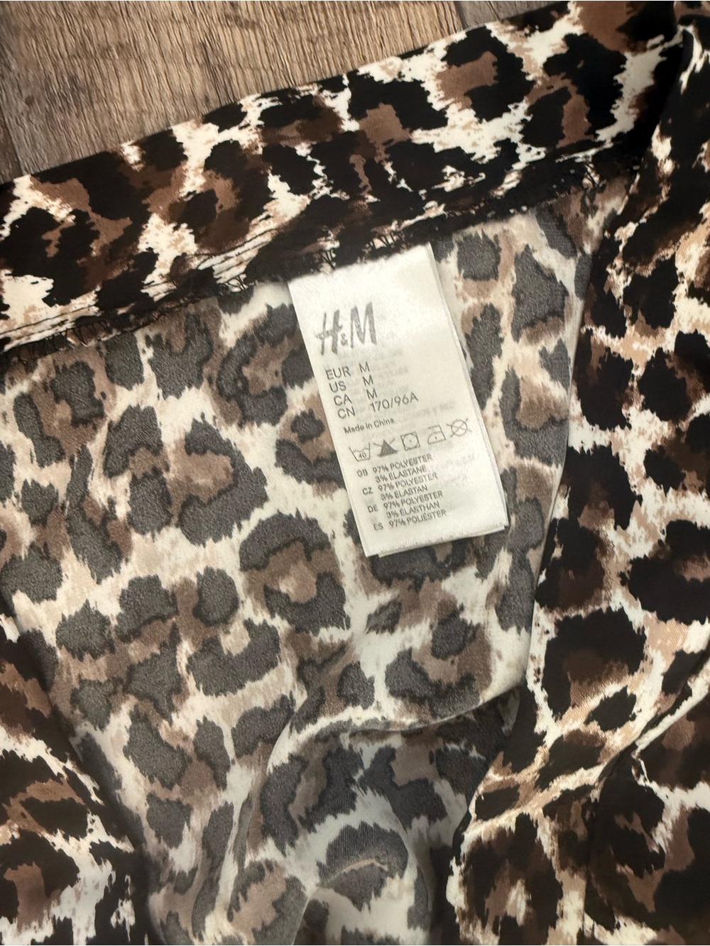 Leopard Print Silky Robe - M - Picture 2 of 2